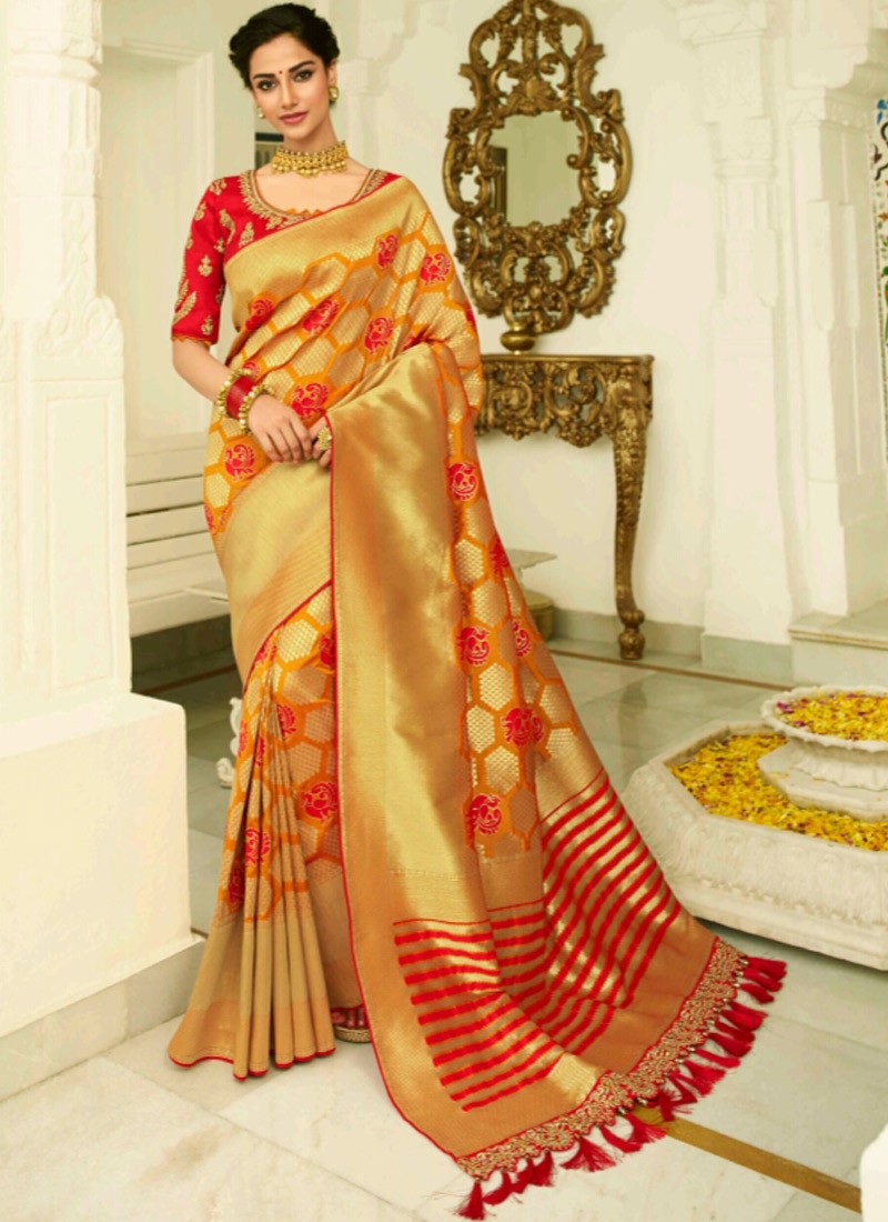 Banarasi Silk Saree With Zari Weaving And Contrast Heavy Blouse Piece