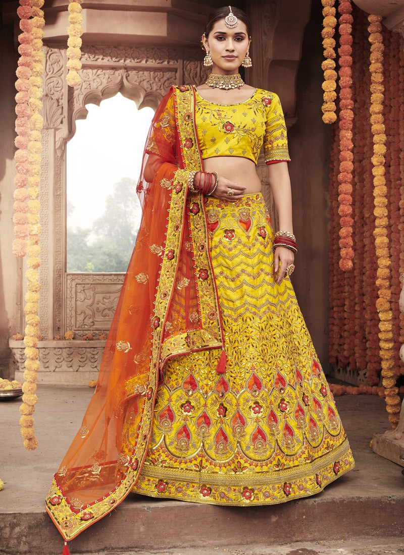 bridal lehenga with contrast dupatta